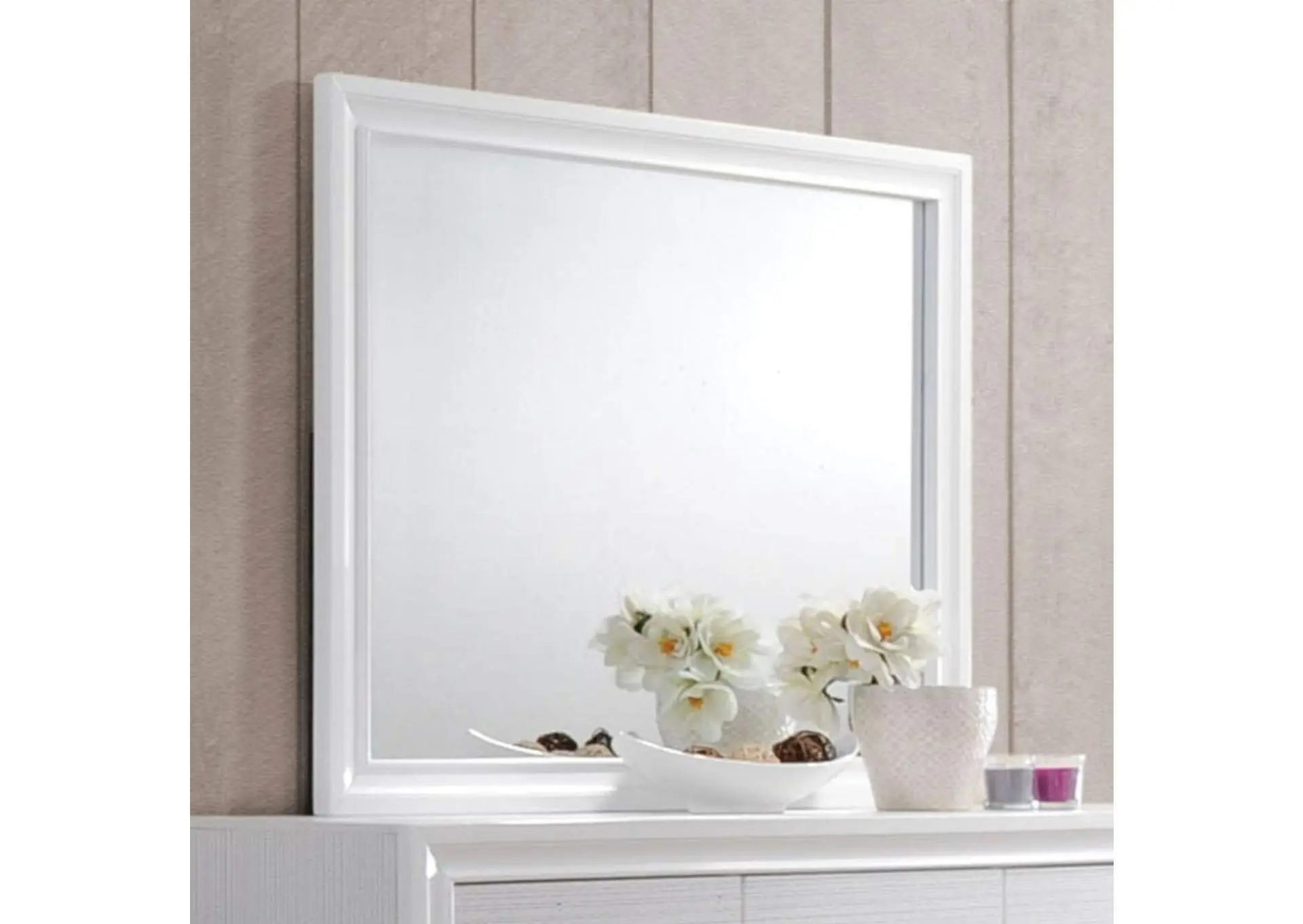 Naima Mirror