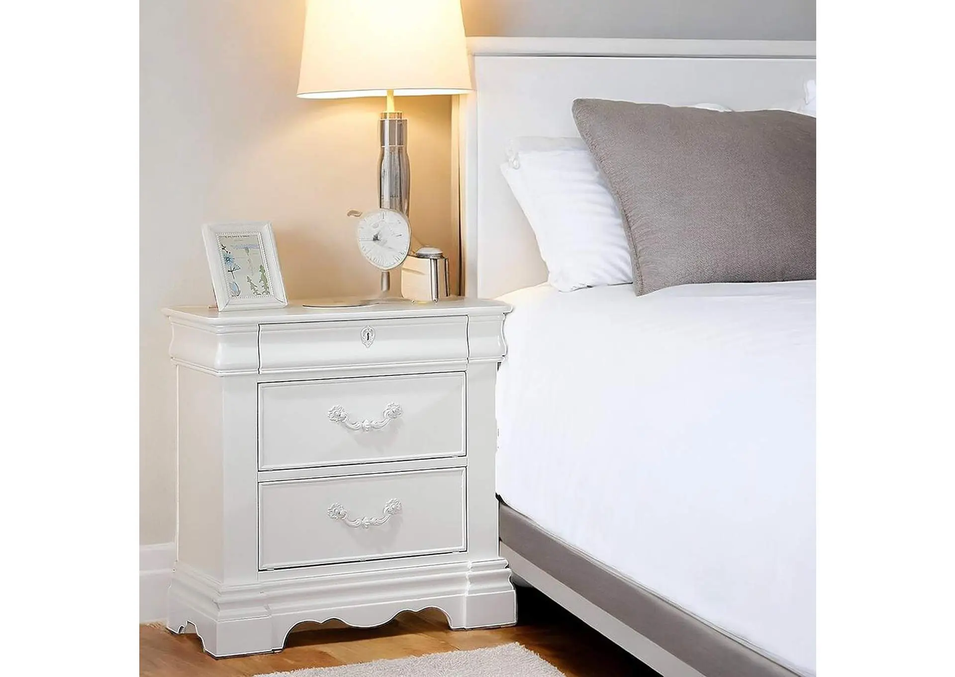 Estrella Nightstand