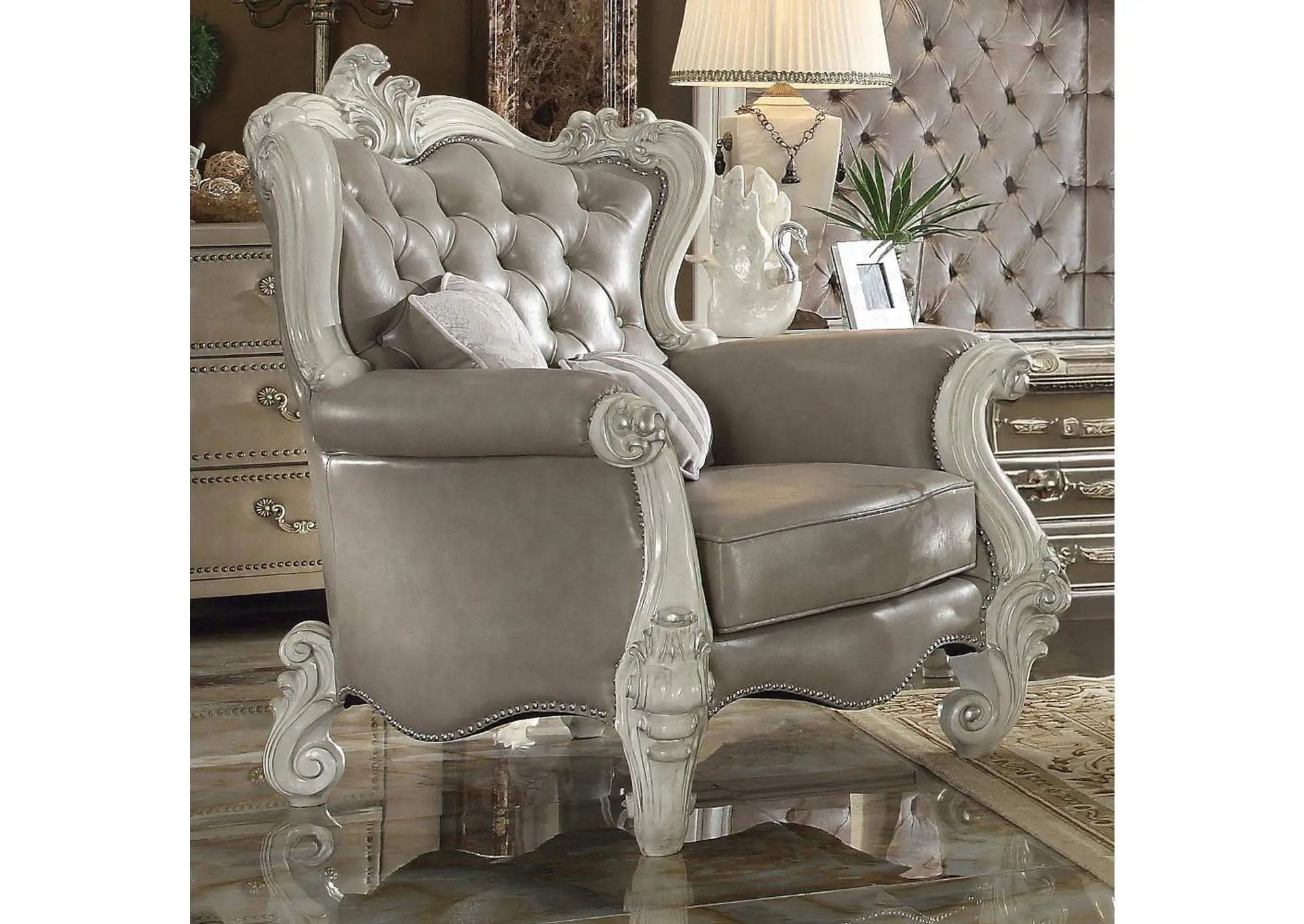 Versailles Chair with 2 Pillows