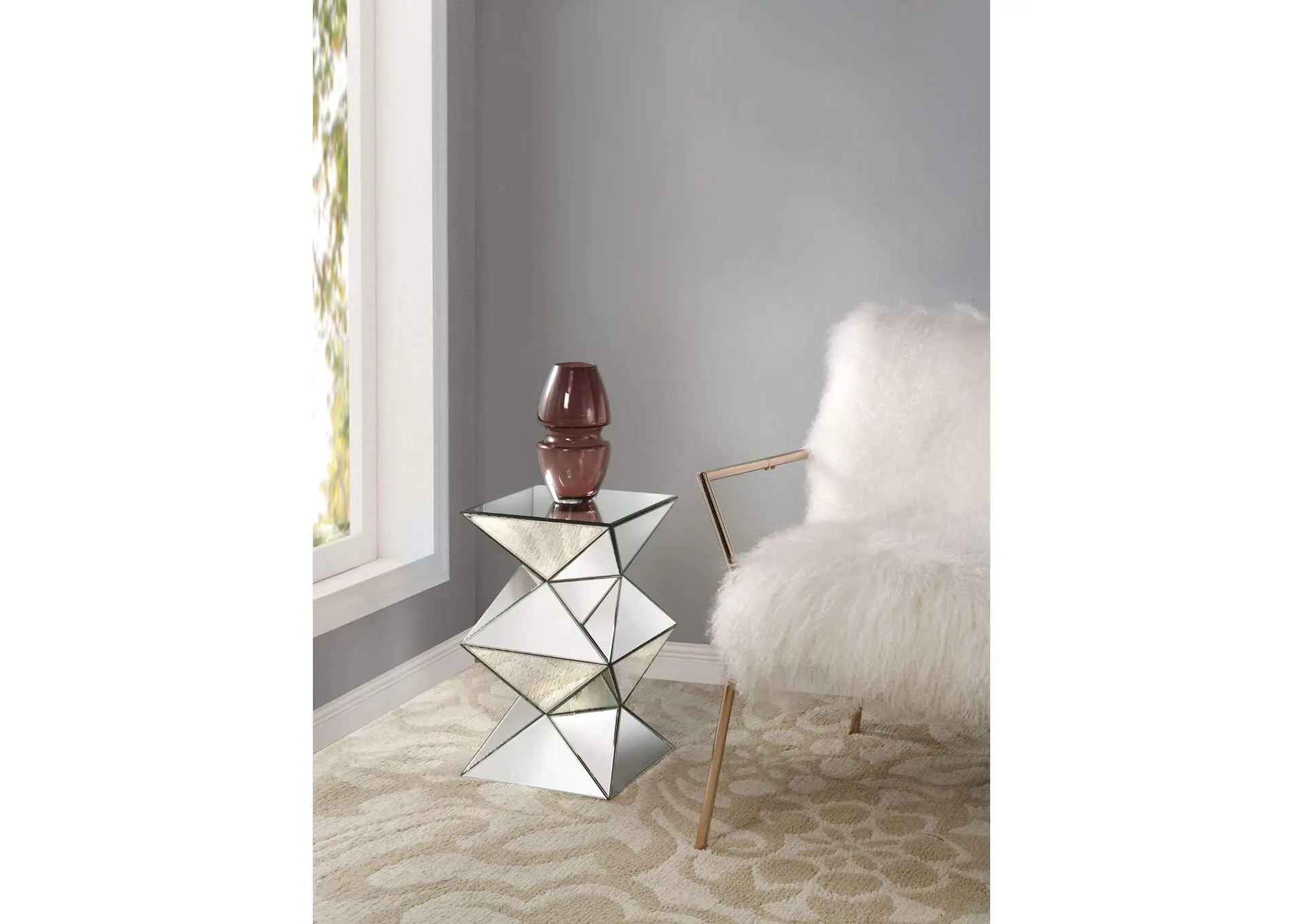 Dominic Pedestal Stand