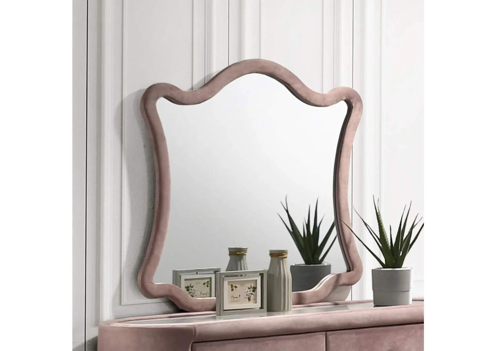 Salonia Mirror