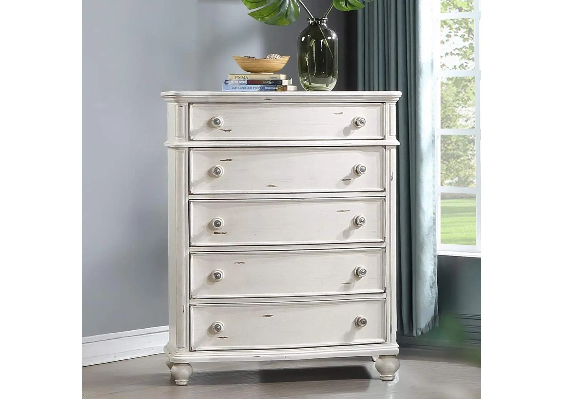 Jaqueline Chest