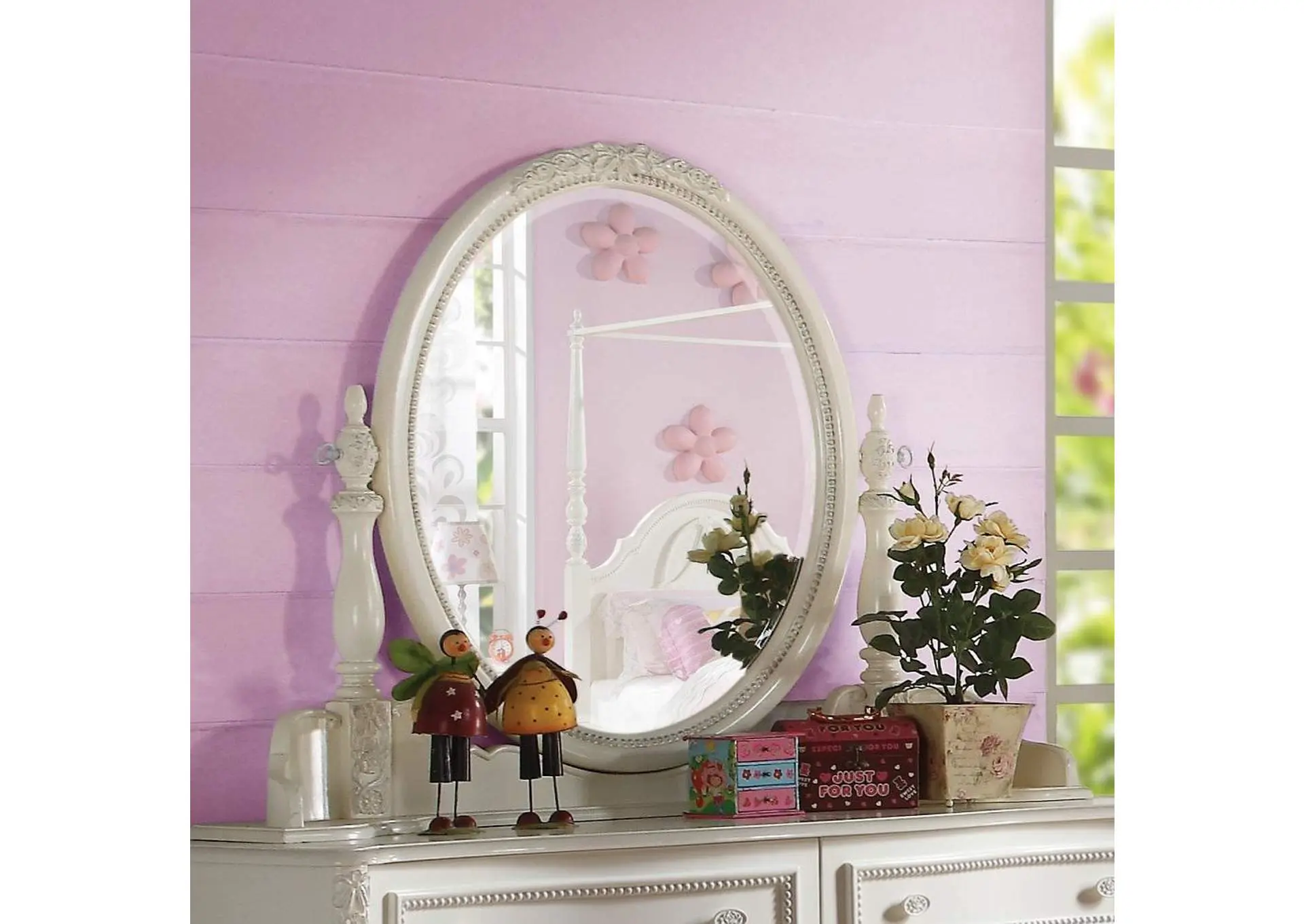 Dorothy Mirror