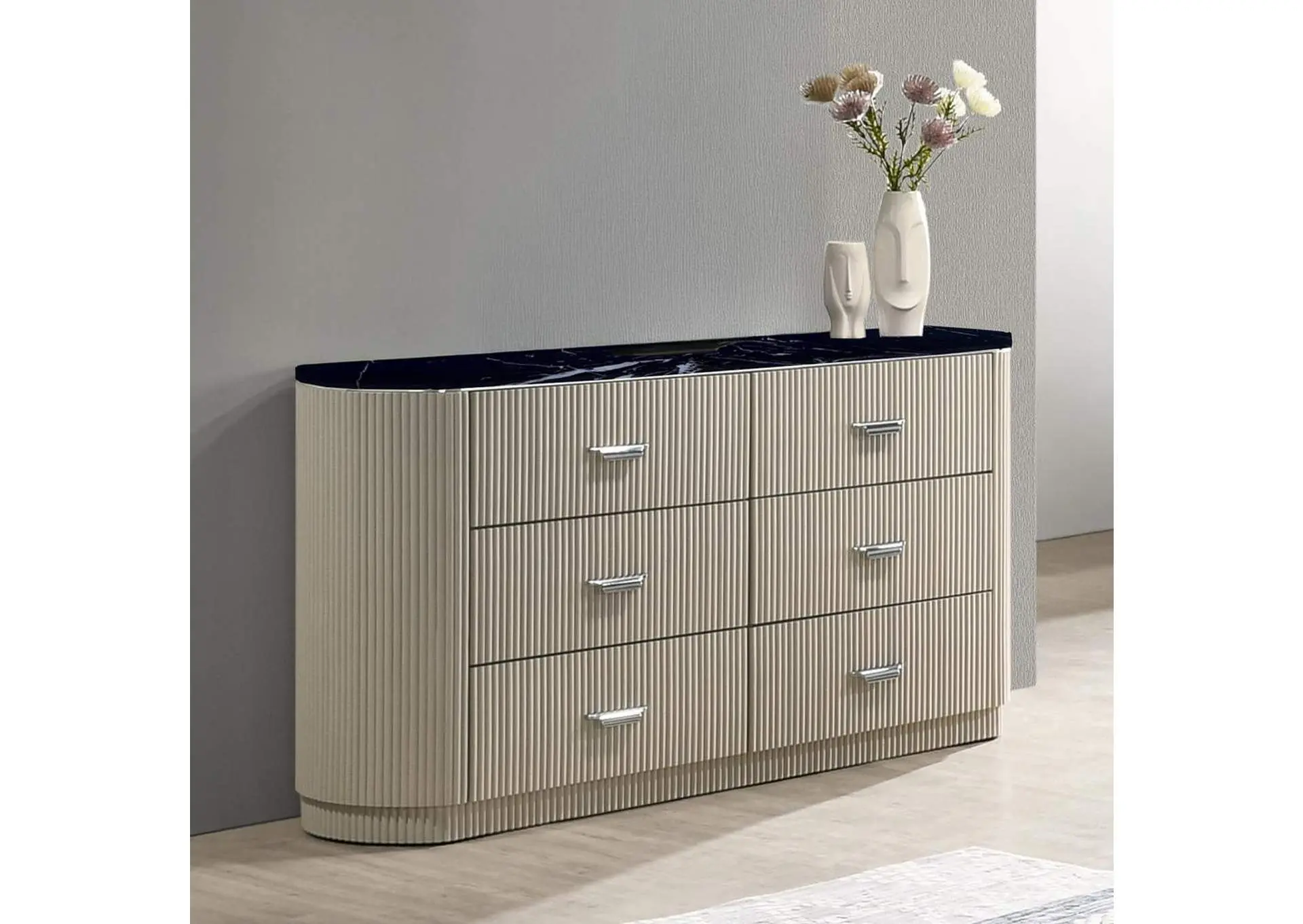 Travonte Dresser