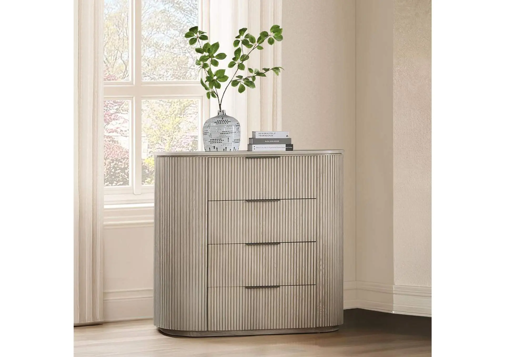 Leanna Chest