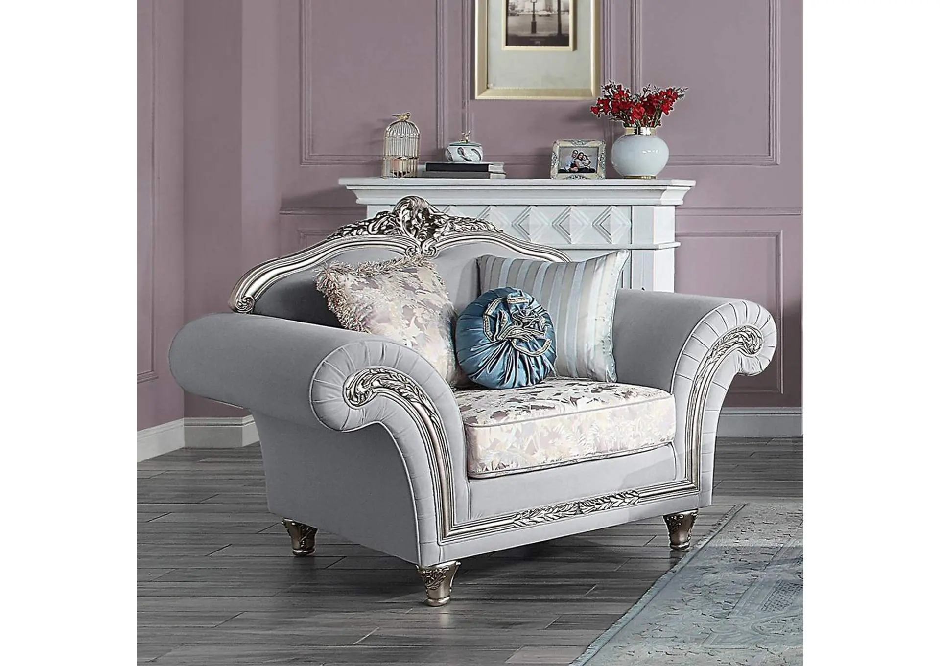 Pelumi Chair with 3 Pillows