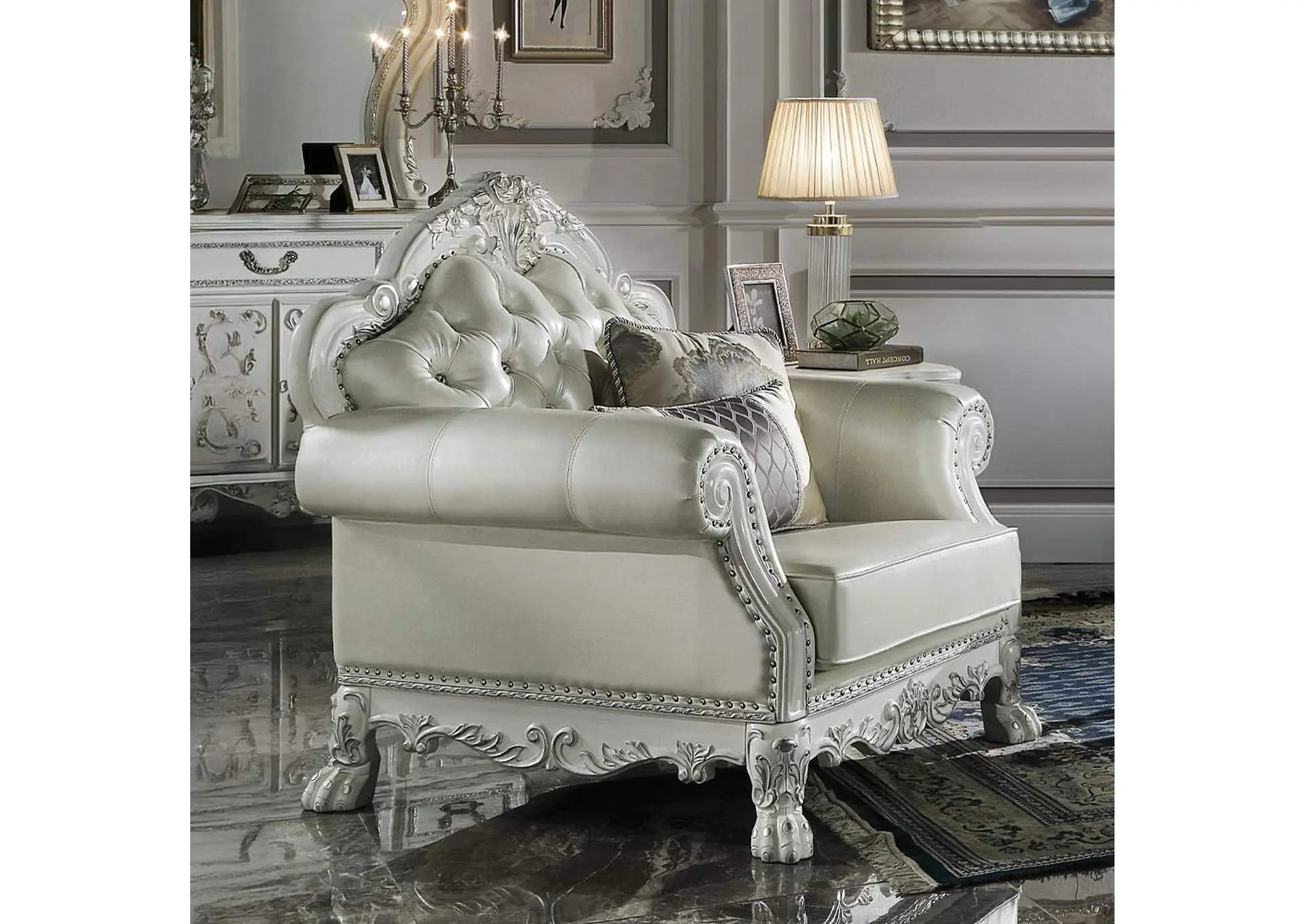 Dresden Chair with 2 Pillows