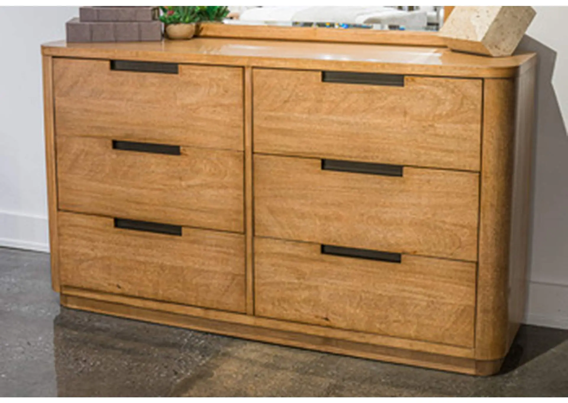 Pamaria Dresser