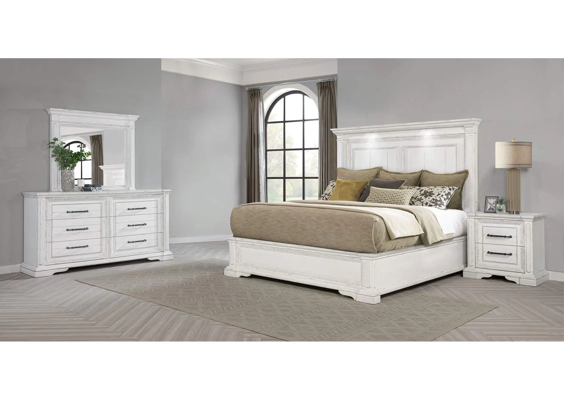 McKinney 4-piece California King Bedroom Set Vintage White