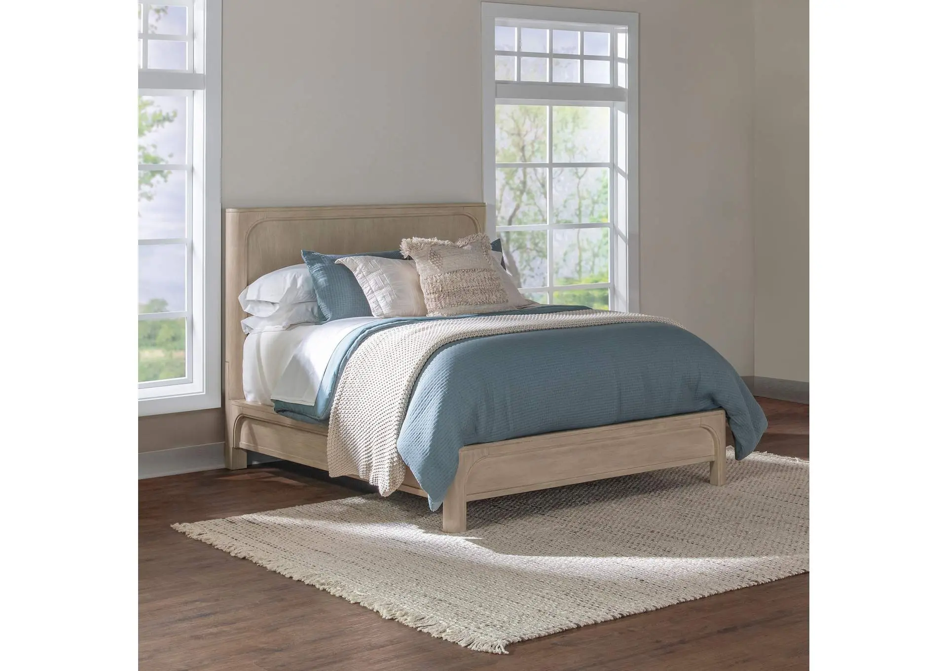 Solano 81-inch California King Panel Bed Weathered Mango